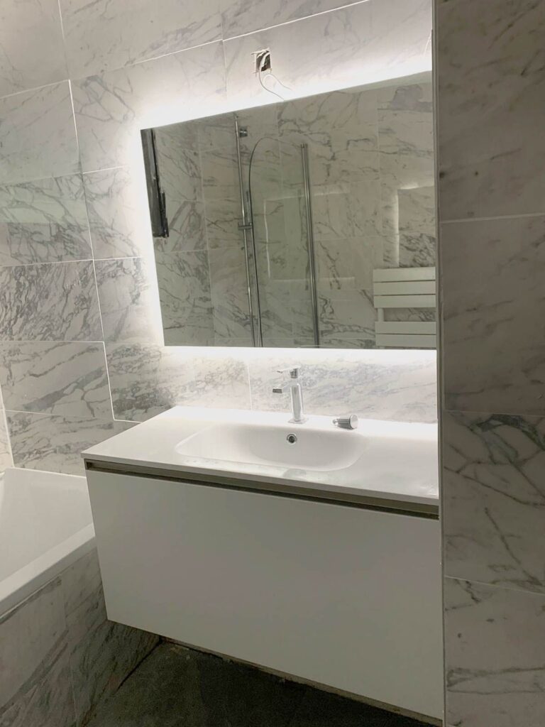 Salle de bain en marbre sur Paris